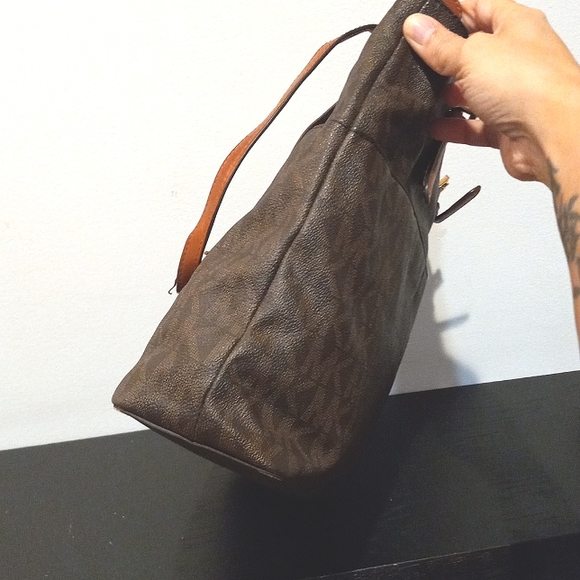 Michael Kors tote - Picture 5 of 12